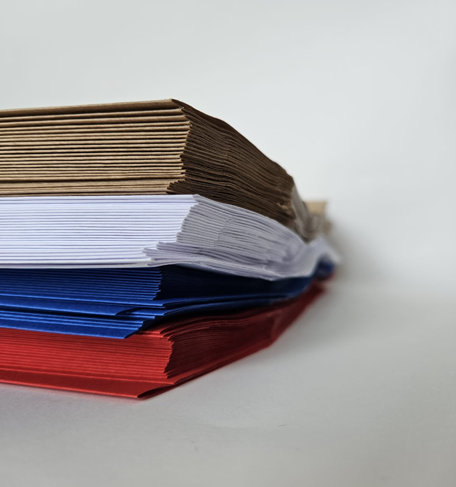 Pochettes intérieures papier rouge doublé antistatique - trou central - coins biseautés pour vinyle 33T x 25 - Etui